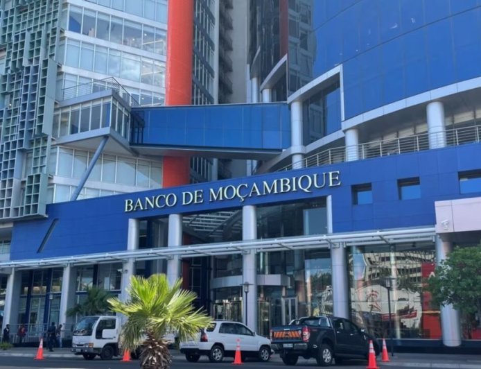 Banco de Moçambique pagou mais de 300 milhões de meticais em salários aos seus nove administradores