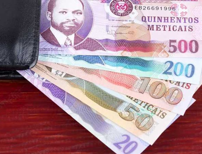 Circulação de dinheiro em Moçambique cai 12% e alivia custos do banco central